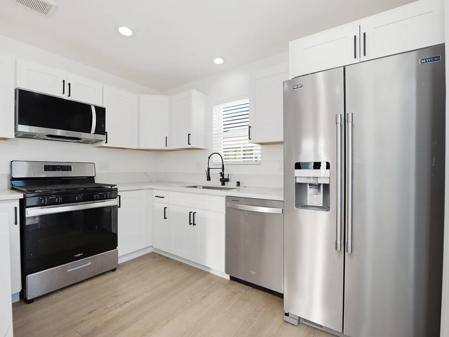2 bed, 753 sqft, $2,995 — Photo 2