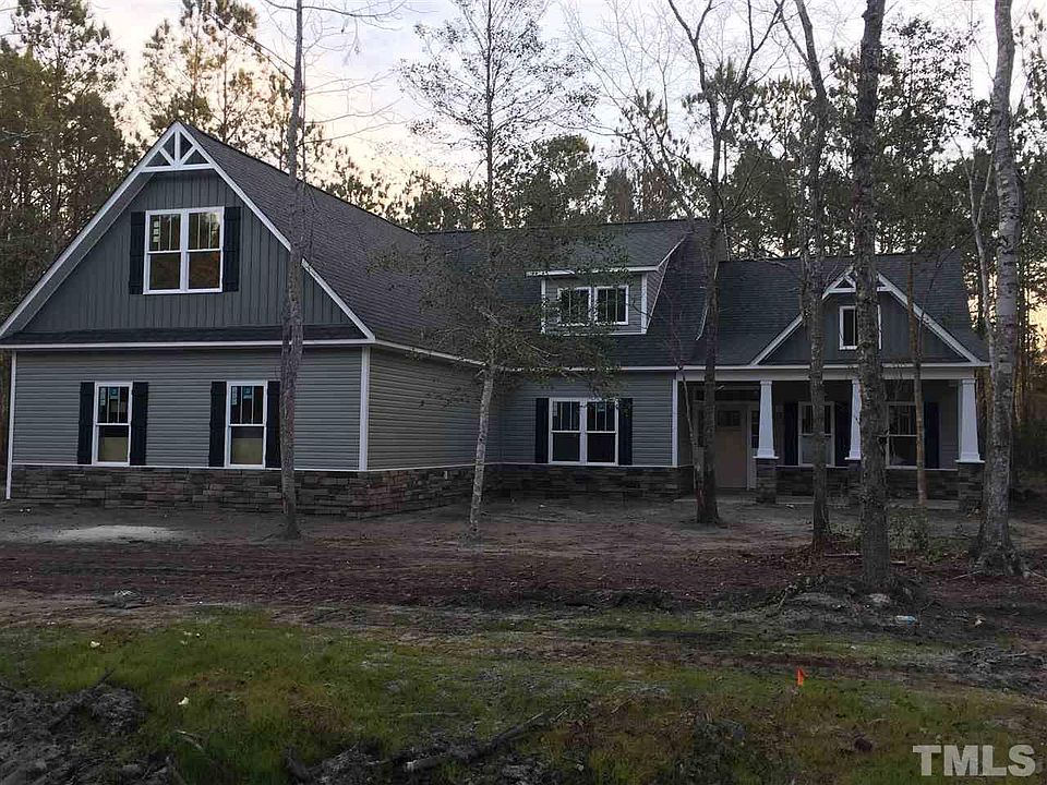 1st image of 447 Carolina Oaks Ave
