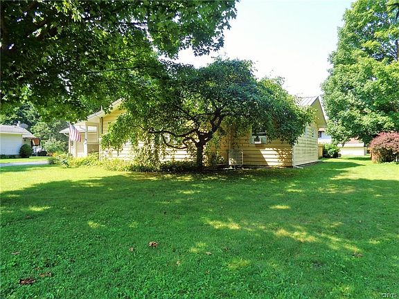 3rd image of 9 Holley Dr
