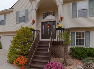 2890 Riverside Dr, Waterford, MI 48329