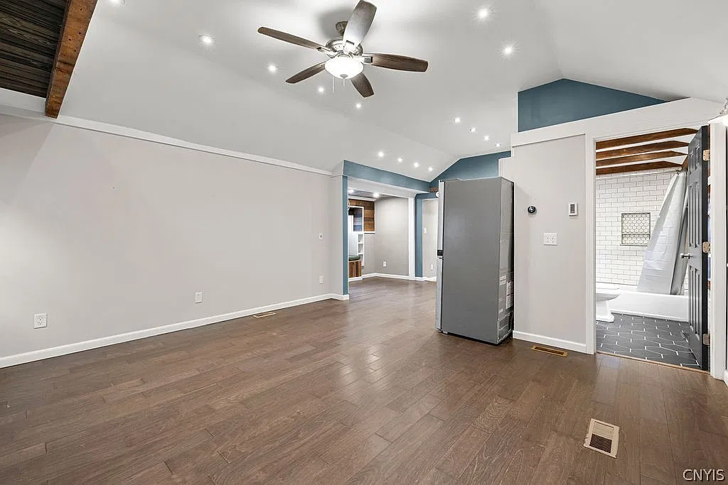 2 bed, 1.5 bath, 784 sqft, $2,000 — Photo 2