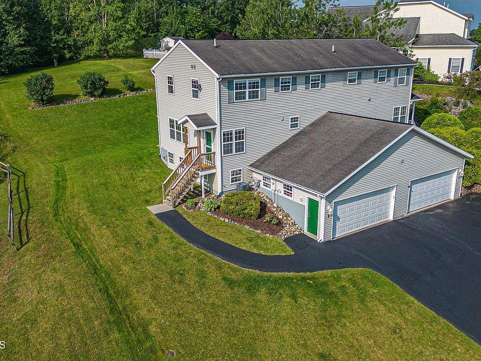 6 riverboat lane waterford ny