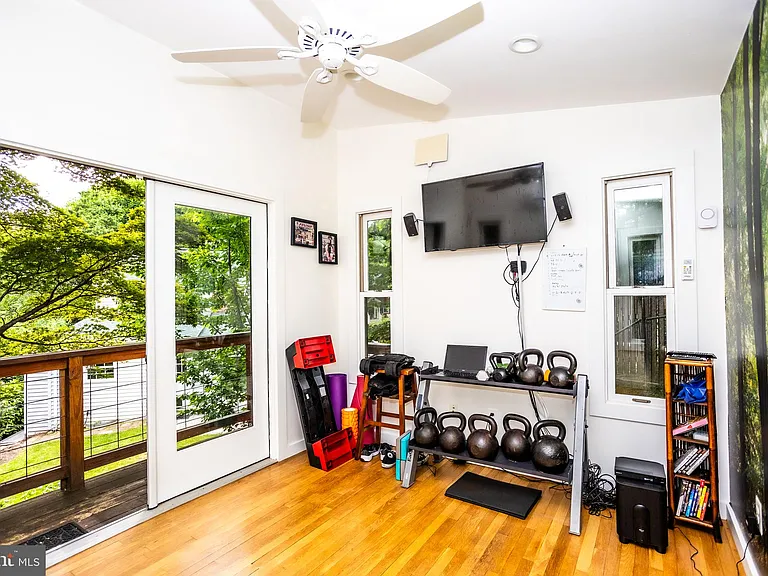 1207 N Livingston St — Photo 37