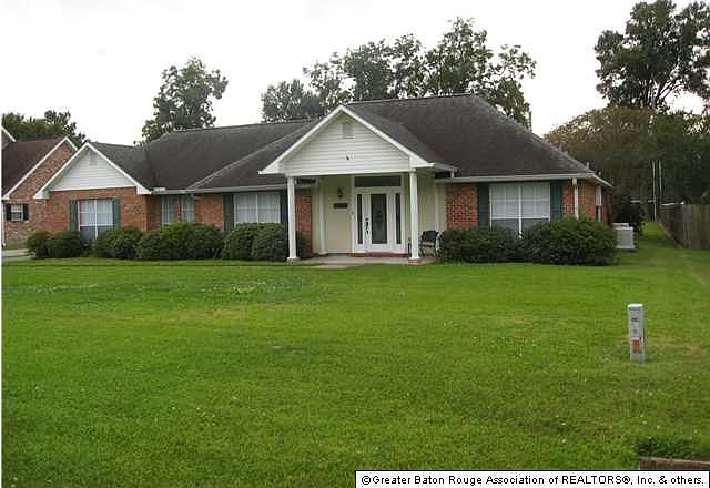 1st image of 2417 Oak Alley Dr