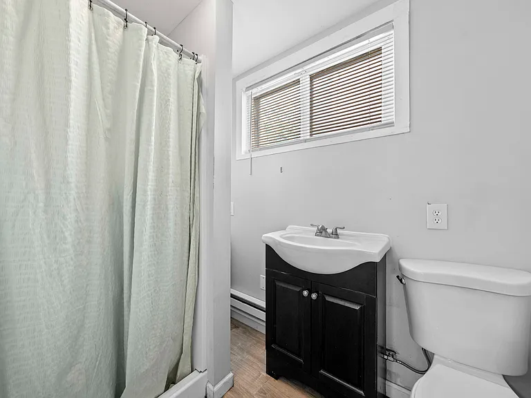 559 S Goodman St — Photo 27