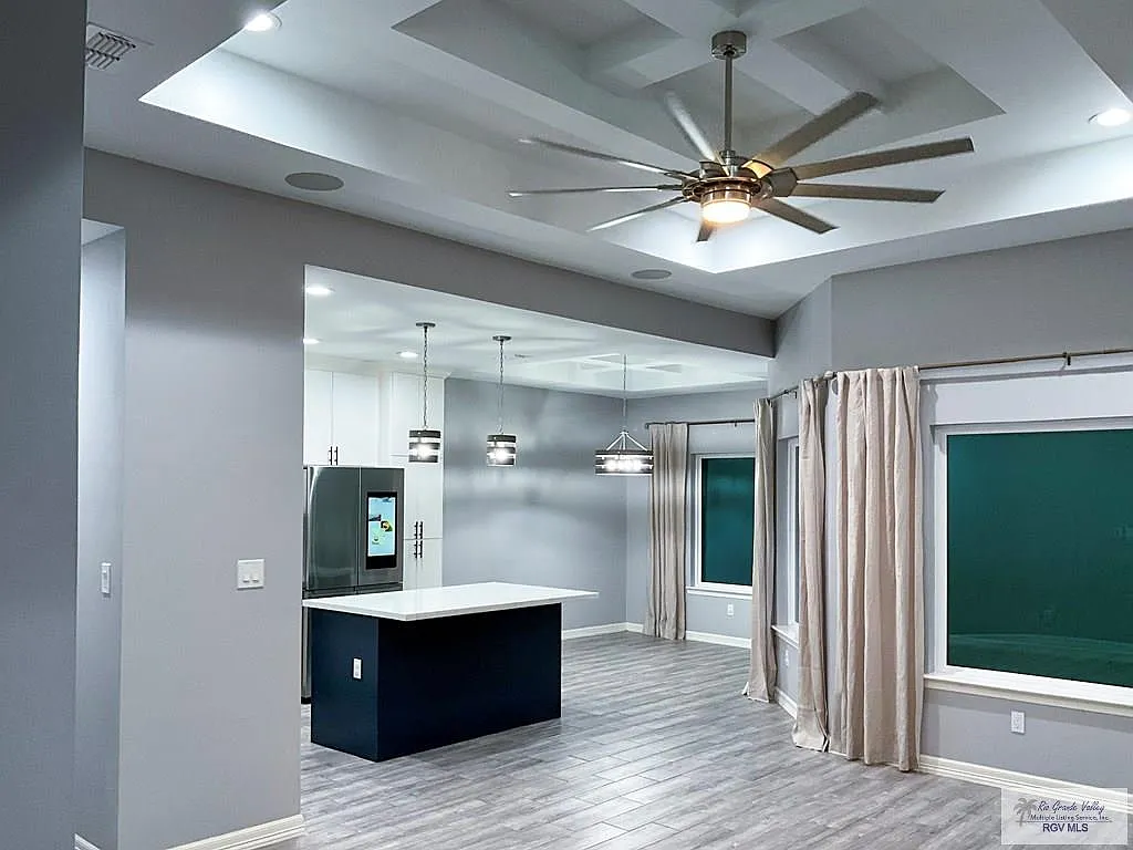 4 bed, 2.5 bath, 1755 sqft, $2,400 — Photo 2
