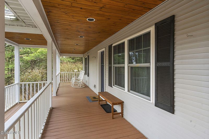 4th image of 562 Fischer Road