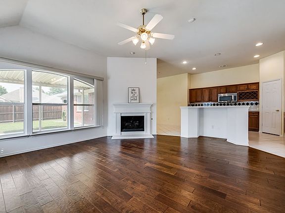 3rd image of 1532 Ector Dr