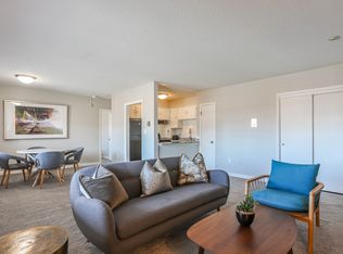 18 Lakeview Gdns APT 804, Natick, MA 01760