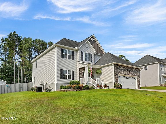 2nd image of 379 W Huckleberry Way