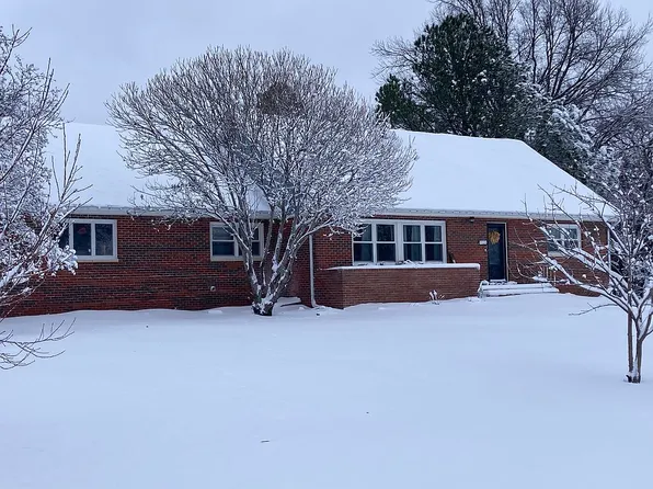 914 Meadow Ln, Junction City, KS 66441