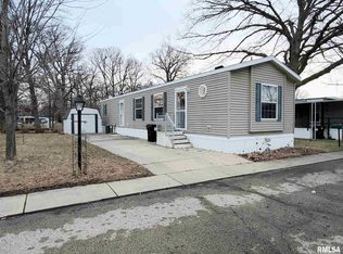 119 Redwood Dr, Morton, IL 61550