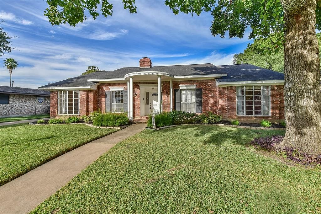 18223 Nassau Bay Dr Houston Tx 77058 Zillow