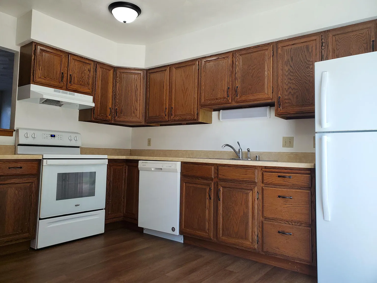 2 bed, 1.5 bath, 1100 sqft, $1,200 — Photo 3