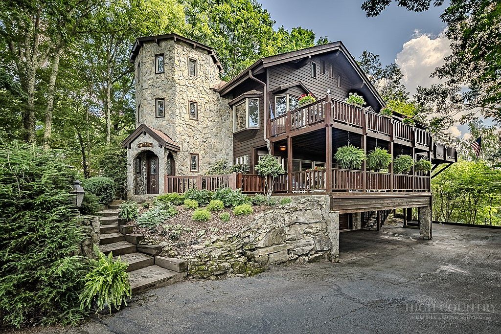 101 Castle Hill Lane