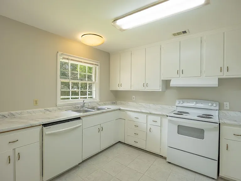 104 Herty Dr — Photo 4