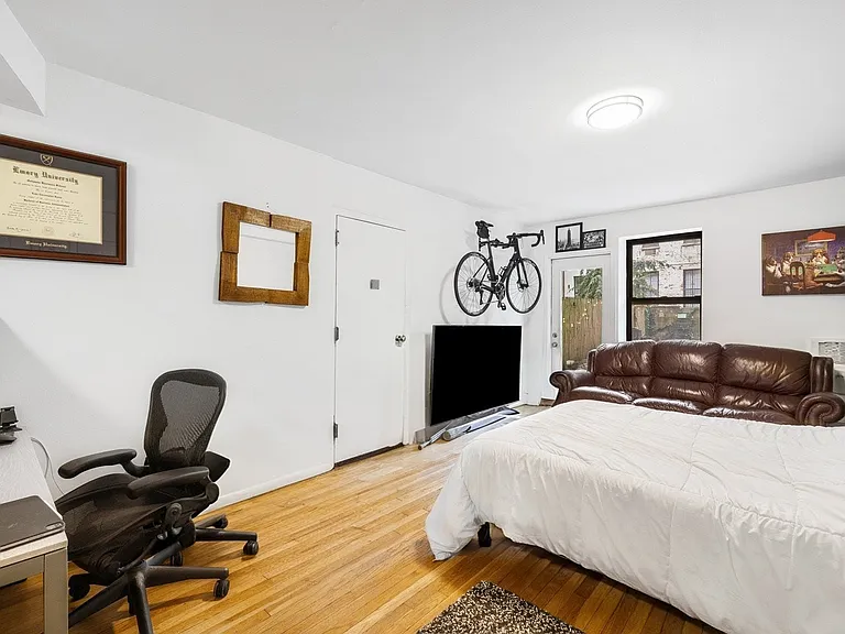 466 W 23rd St #1B — Photo 1