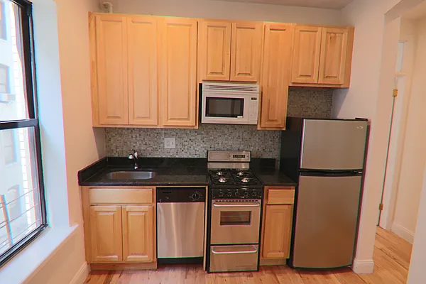 Rented by PMG Real Estate  | media 8