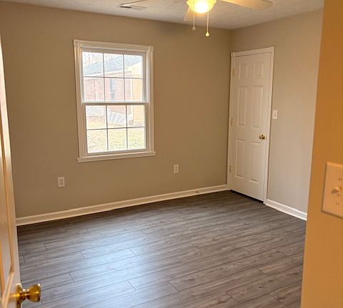4th image of 10738 N Park Ave