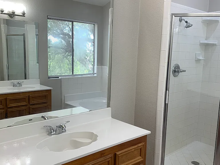 1312 W Avenue D — Photo 14