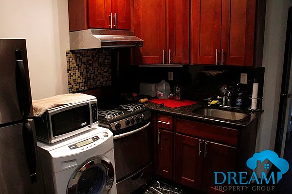 Rented by Dream Property Group LLC | media 31