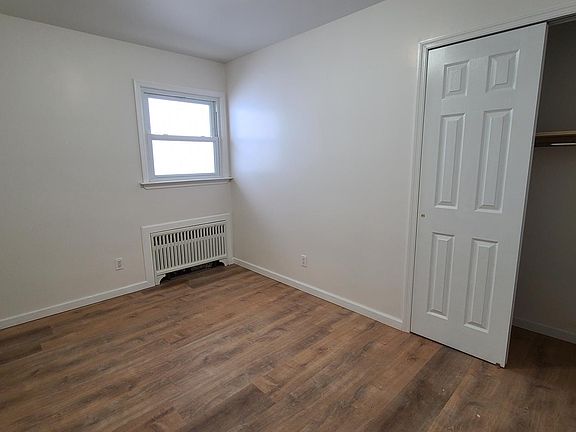 3rd image of 214 Dongan Hills Ave