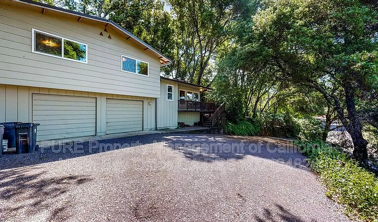 1580 Madrone Dr — Photo 3