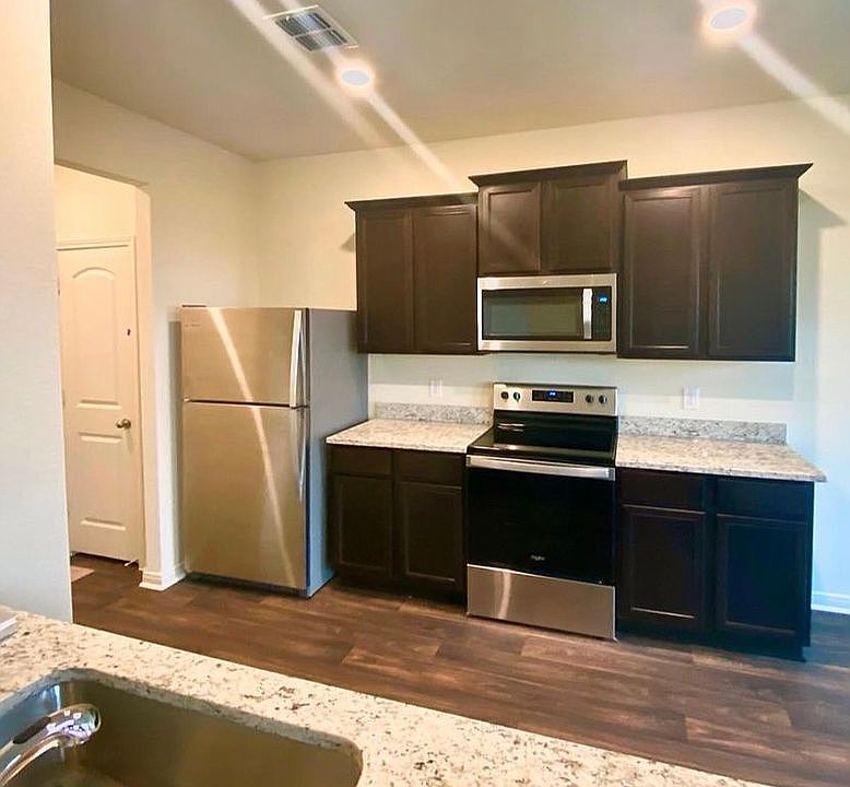 2nd image of 3943 Turtle Creek Dr