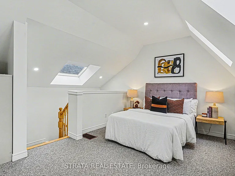 423 Manor Rd E — Photo 23