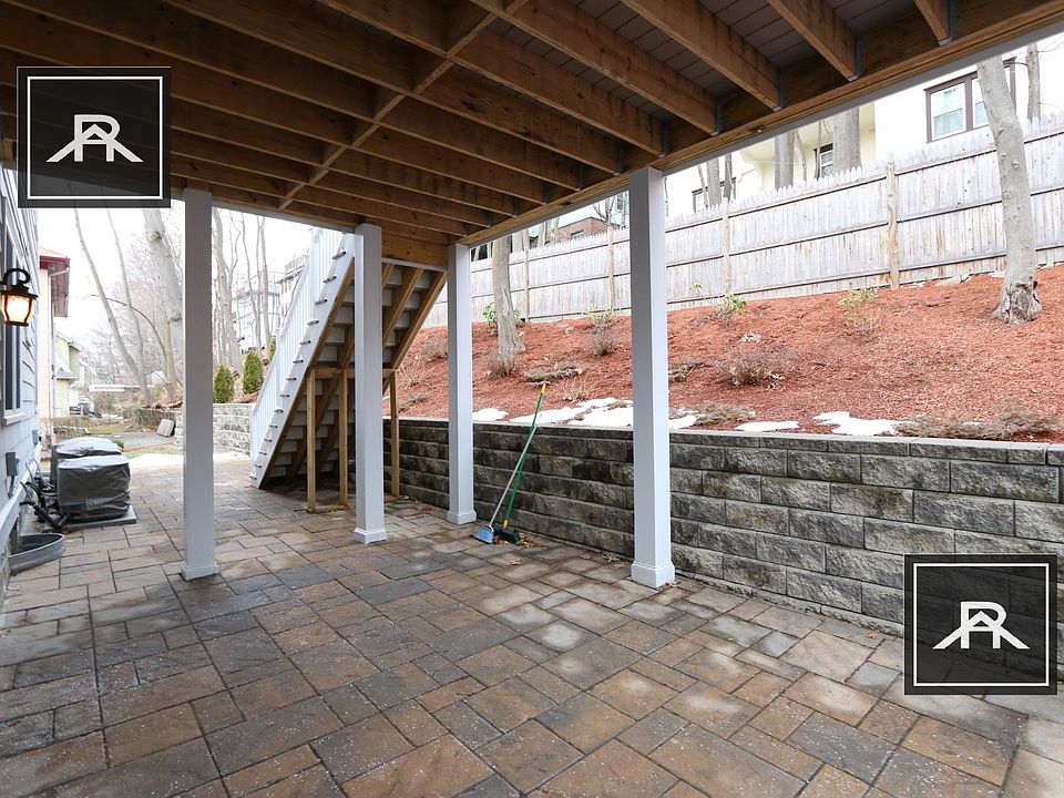 1st image of 39 Beaconsfield Rd #1