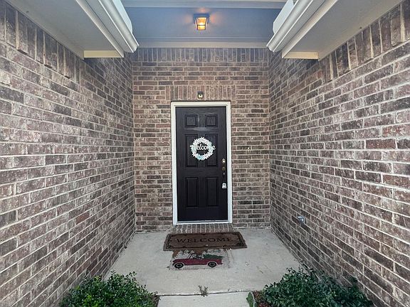 4th image of 3042 Stoney Hollow Ln