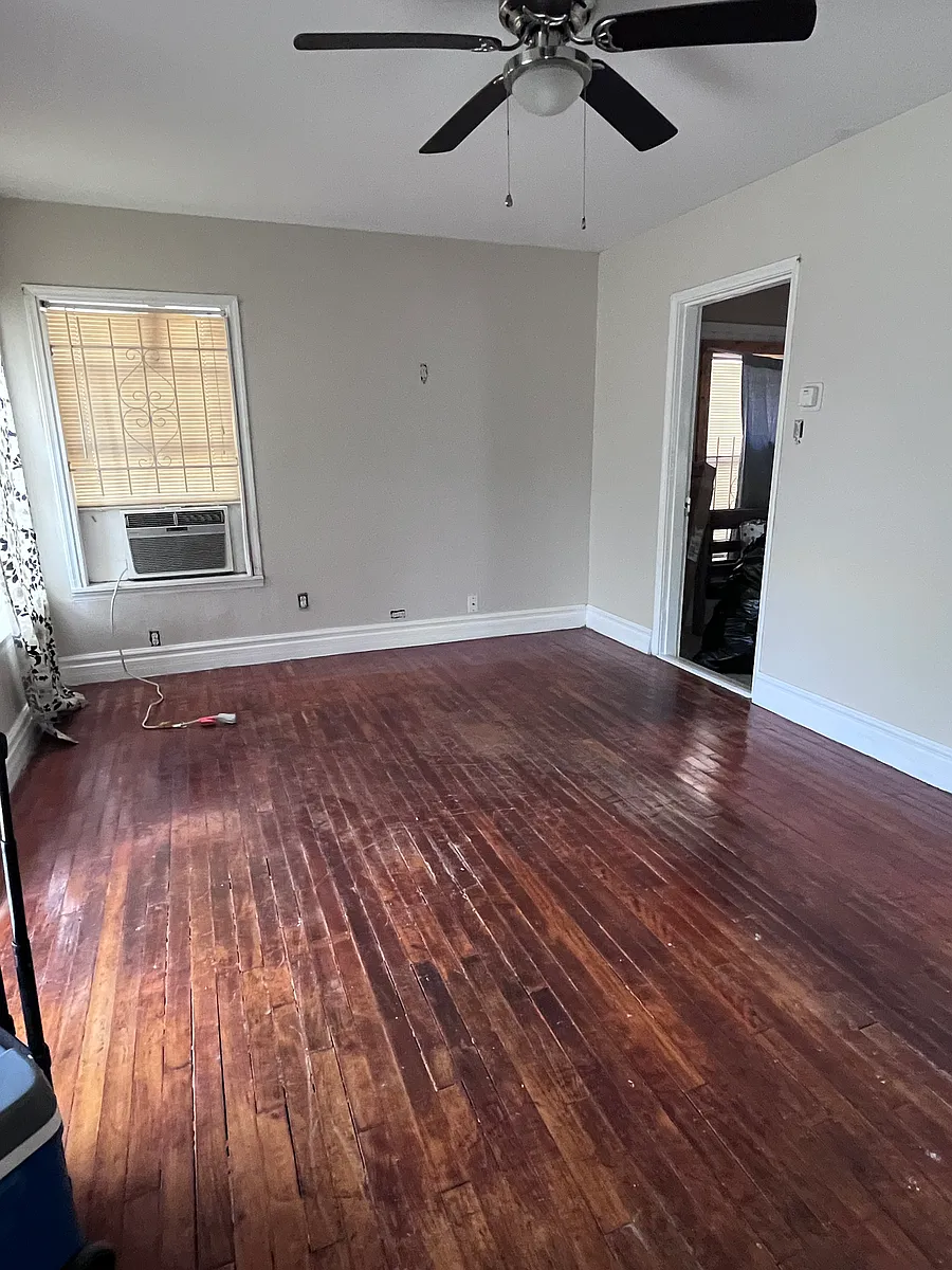 Living room - 326 Marquette Dr