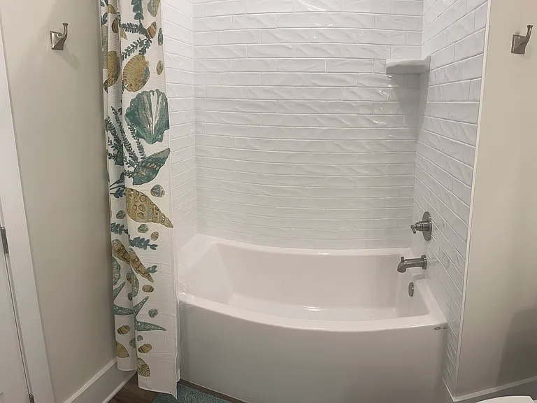546 Howard Ave — Photo 19