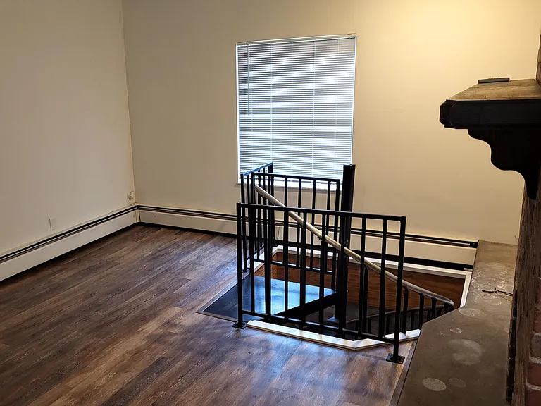331 Amber St — Photo 11