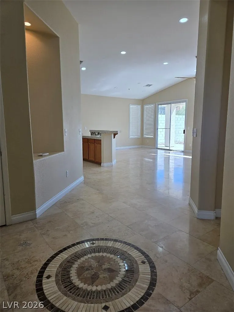 3 bed, 2.0 bath, 1508 sqft, $2,500 — Photo 2