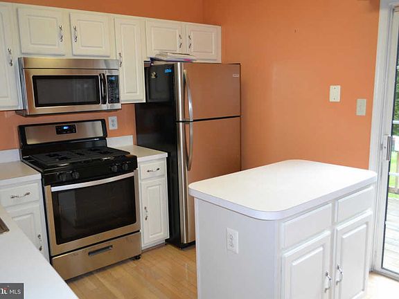 3rd image of 8603 Sycamore Glen Ln
