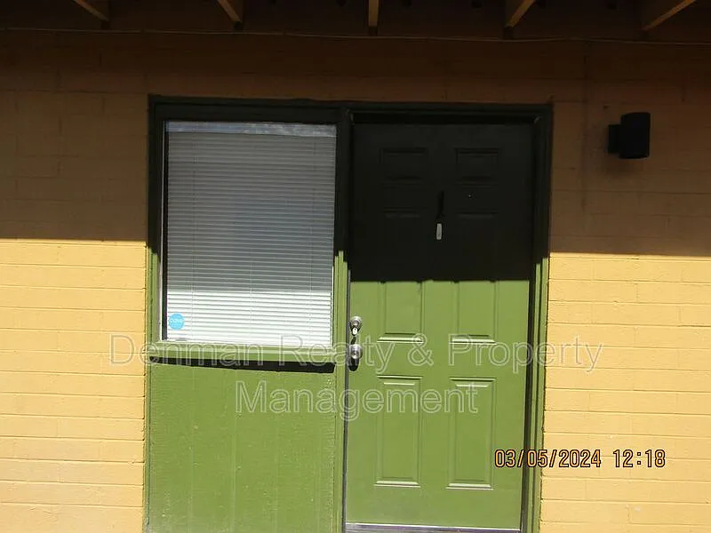 2 bed, 1.0 bath, 930 sqft, $849 — Photo 1