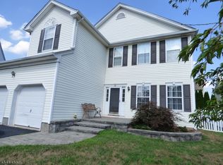 8 Noble Ct, Bridgewater, NJ 08807
