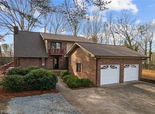 10 Ranchor Dr, Thomasville, NC 27360