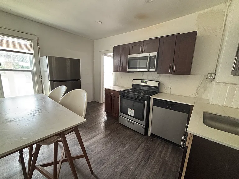 43 Margaret St #2R — Photo 2