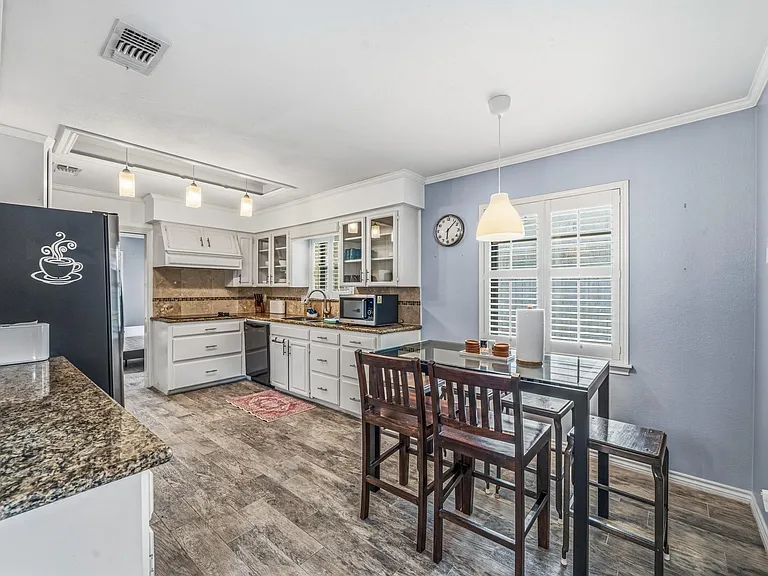 8426 Edgemoor Dr — Photo 16