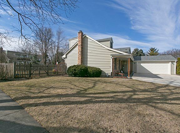 2nd image of 1137 Dawes St