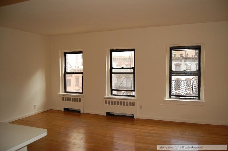 2nd image of 949 1st Ave