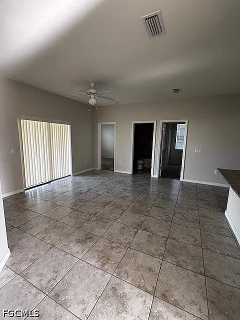 3 bed, 2.0 bath, 1501 sqft, $1,900 — Photo 4