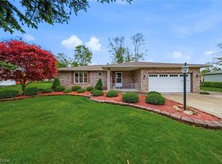 9841 Applewood Dr, North Royalton, OH 44133