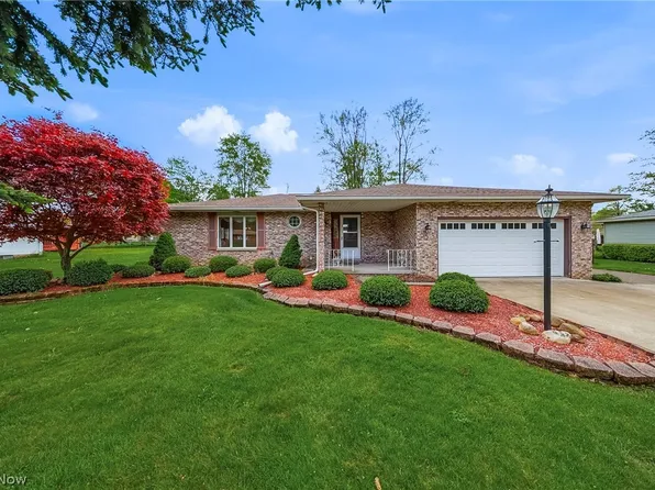 9841 Applewood Dr, North Royalton, OH 44133