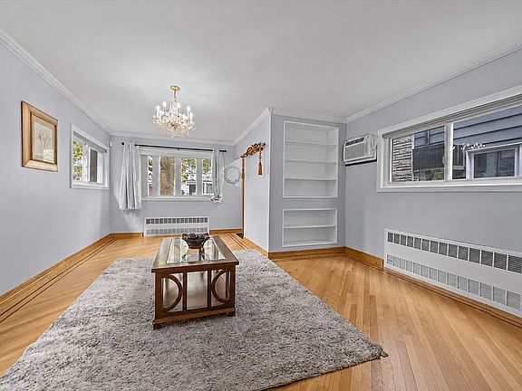 3rd image of 1515 E 55th St