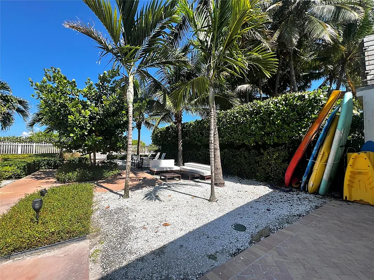 2457 Collins Ave #402 — Photo 31