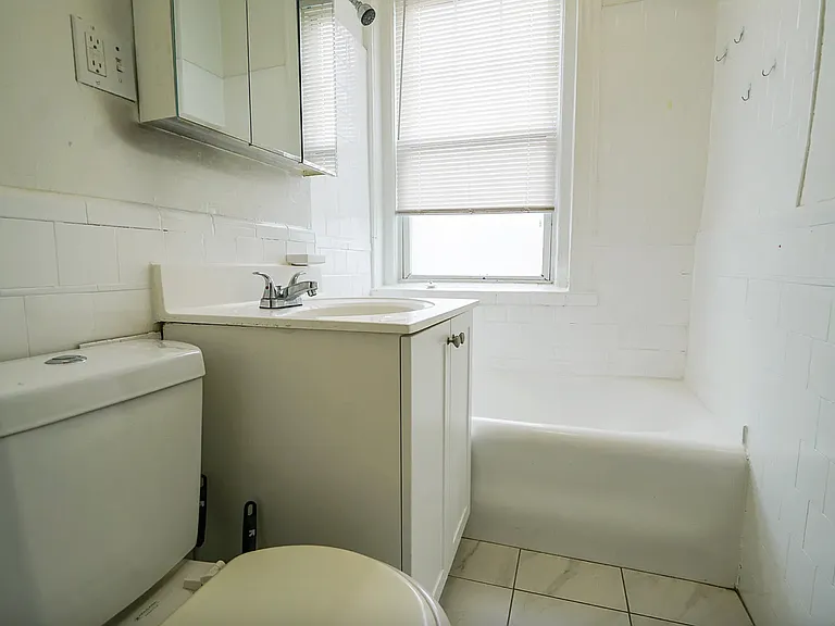 Selkirk Place Apartments — Photo 13