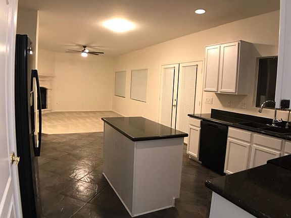 4th image of 17584 W Acacia Ct